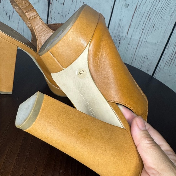 BCBGeneration Cognac Leather Peep toe Sling back 1” Platform 5.25” Heels size 7 - Picture 10 of 16